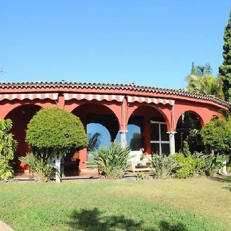 Agradable Viila Con Piscina Дом отдыха *